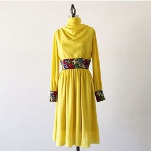VINTAGE | 70s Yellow Embroidered Midi Dress